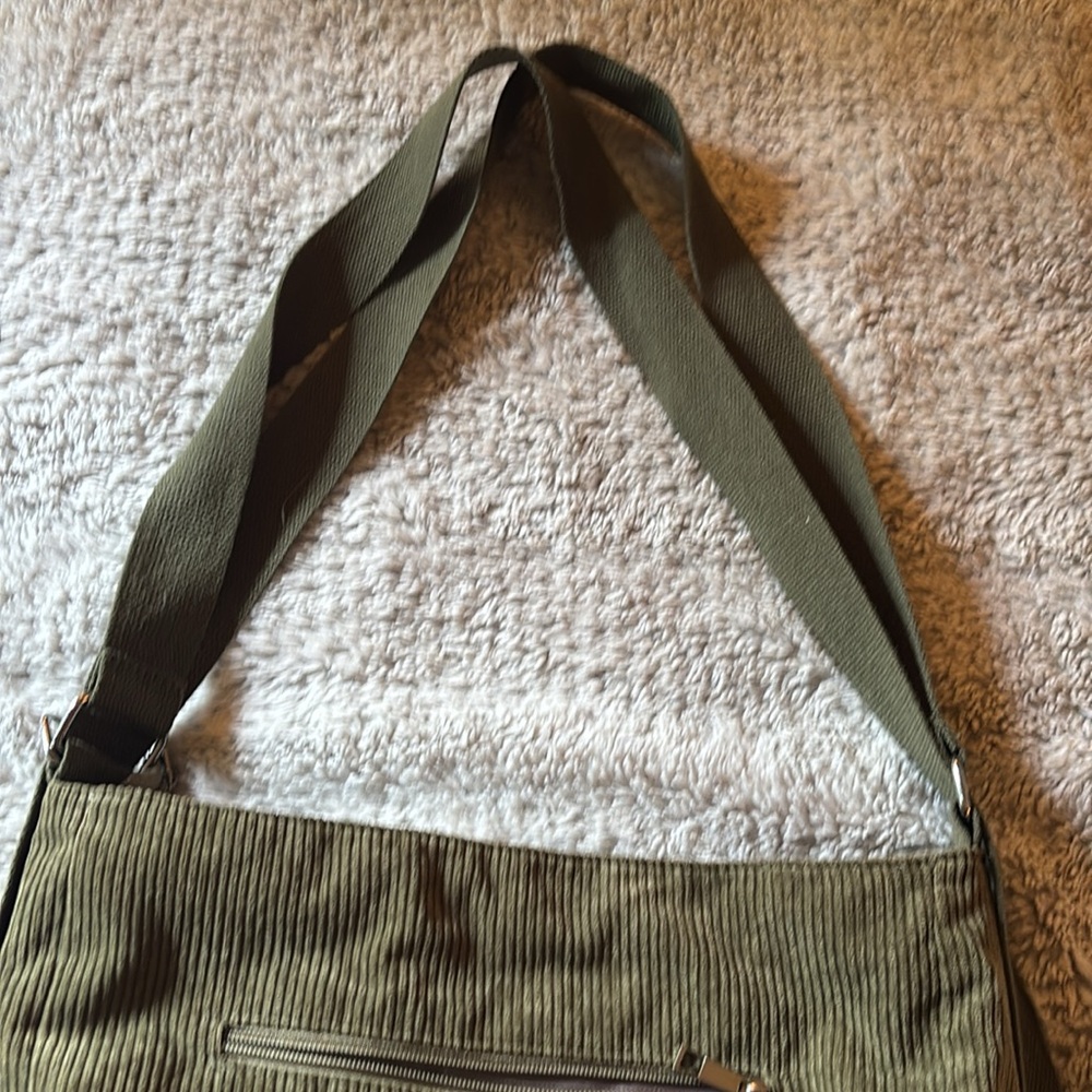 Medium sized olive green corduroy purse - Picture 3 of 8